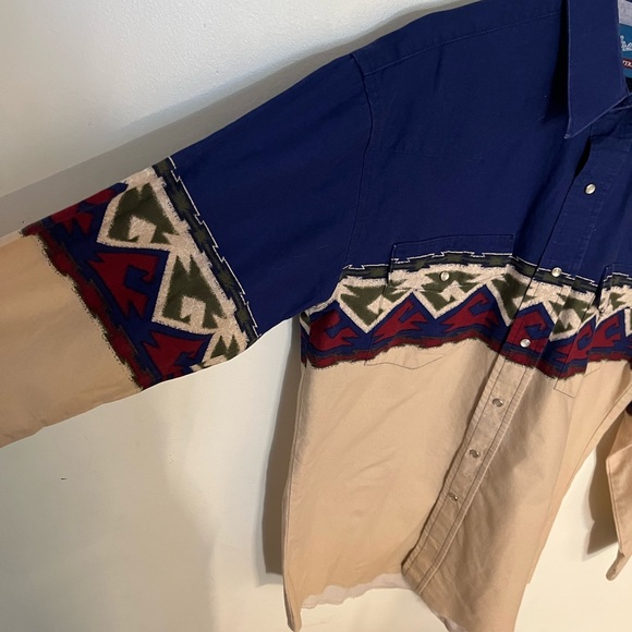 WRANGLER WESTERN SHIRT size medium. Blue, tan, red, and hunter green. - Picture 5 of 9